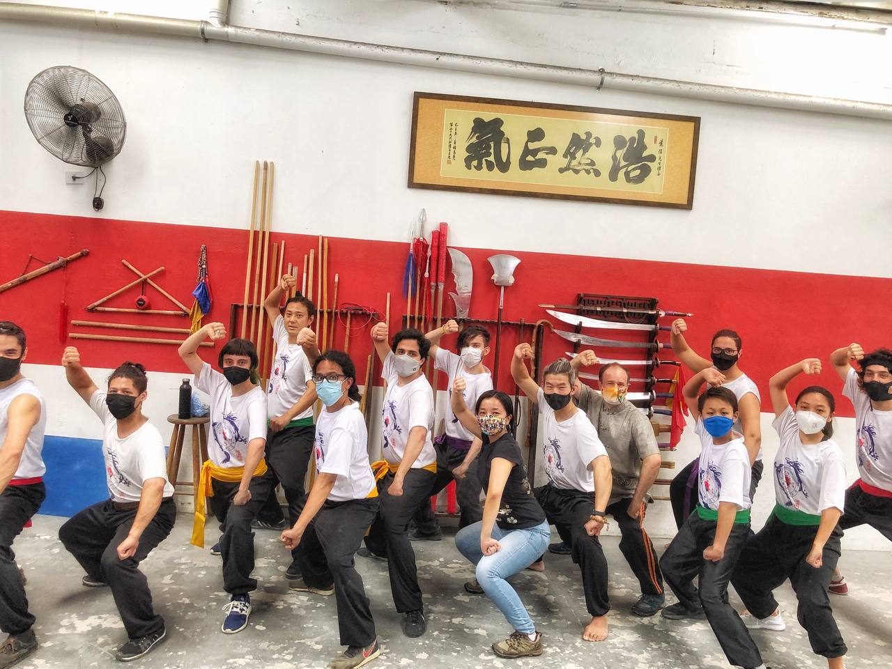 Parede de armas tradicionais chinesas do salão