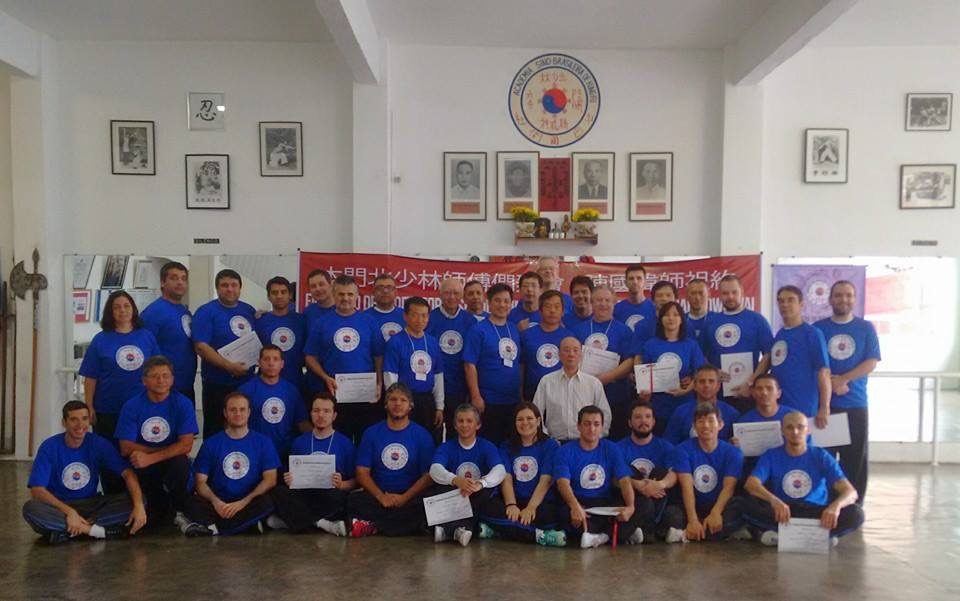 Equipe reunida em campeonato