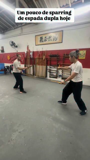 Sparring de espada dupla